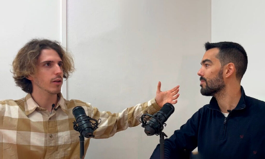 Fotografía de Carlos Bueno y Javi Castillo durante el episodio 3 de "Con el corazón en la mano", sobre responsabilidad individual, saber responder a la situación que tienes delante con tus habilidades y capacidades