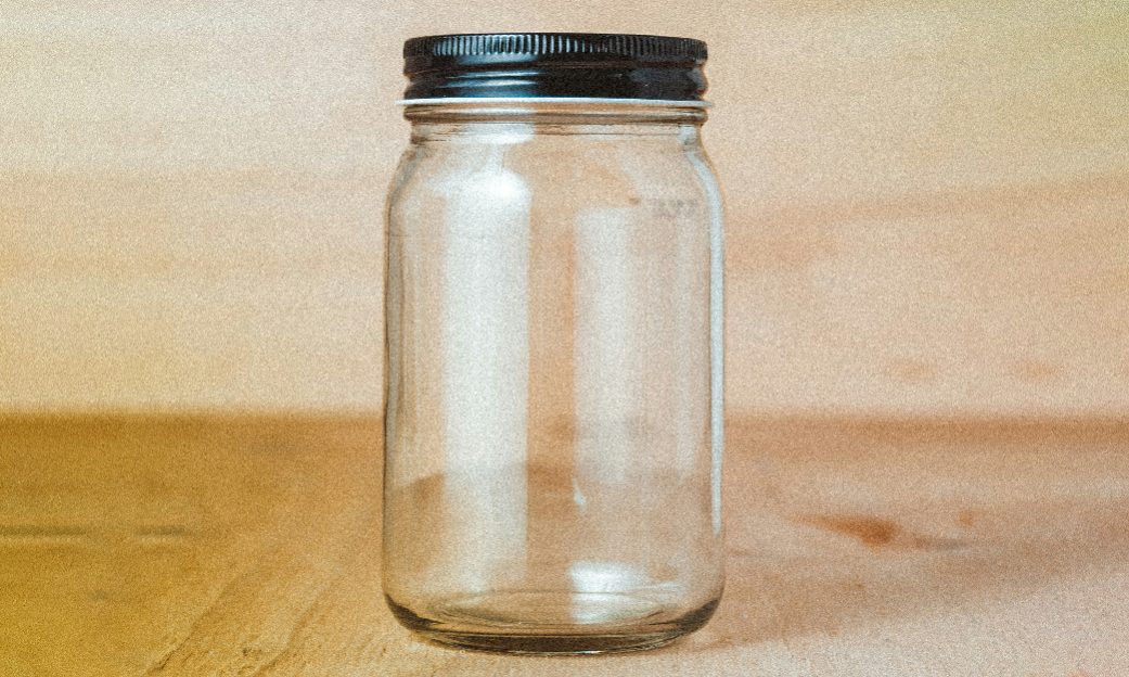 Fotografía de un tarro transparente, utilizada para la actividad "El tarro del bienestar", para reactivar el bienestar del grupo y trabajar la responsabilidad individual