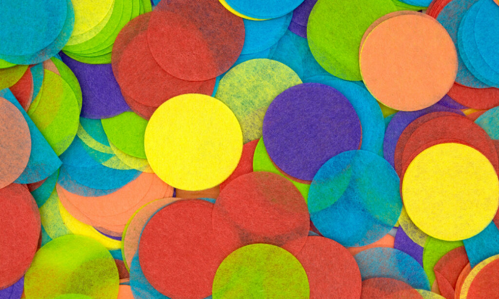 Fotografía de muchos círculos de variados colores: rojo, amarillo, celeste, violeta, etc., utilizada para el artículo sobre el poder de los círculos, los círculos de poder y lo que significa formar parte de un círculo